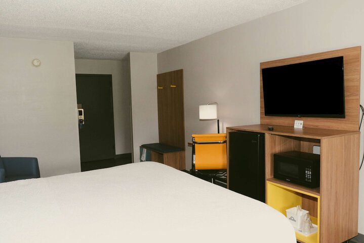 Room 17 of 30