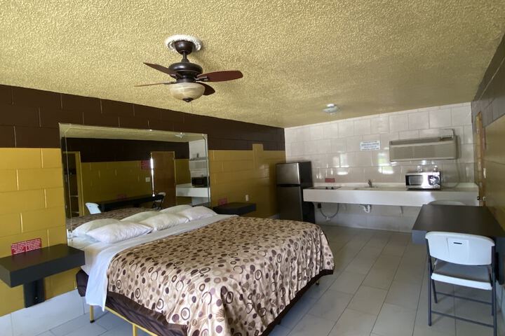 Room 14 of 28