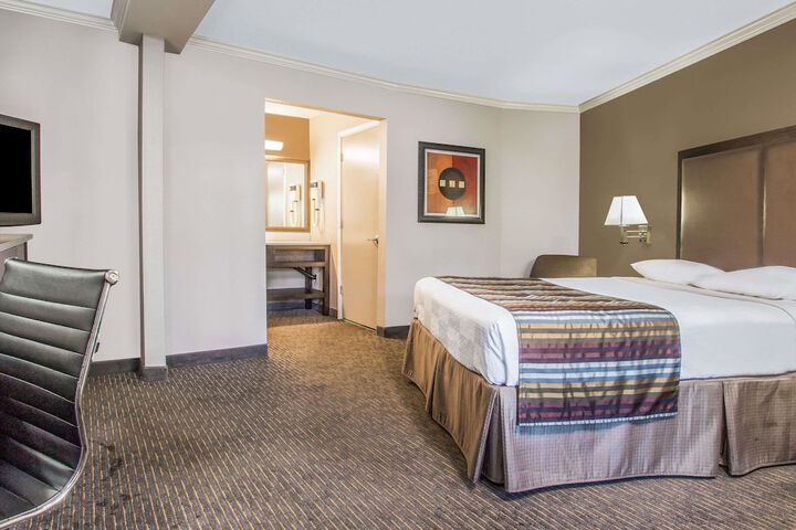 Room 7 of 18