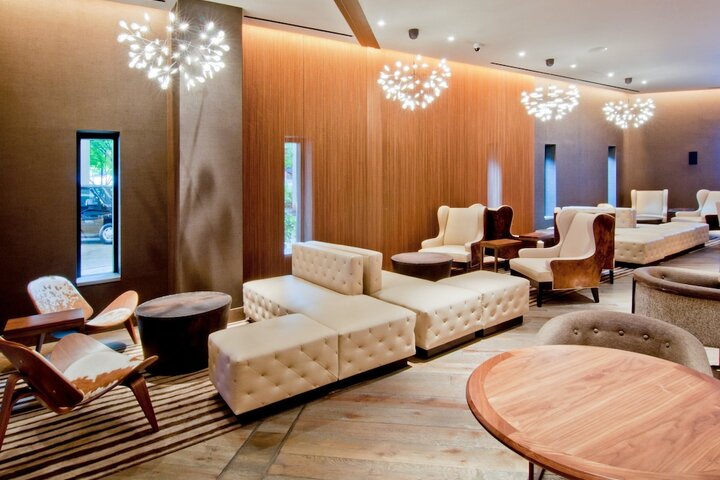 Lounge 125 of 143