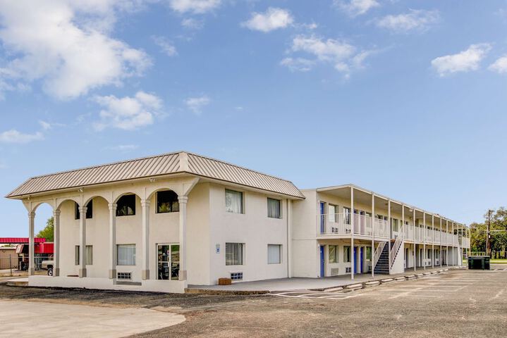 Motel 6 Waco TX - Lacy Lakeview