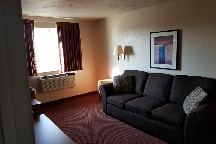 Super 8 by Wyndham Bellingham Airport / Ferndale
