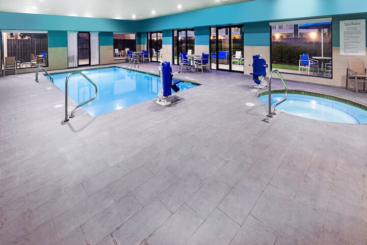 Holiday Inn Express & Suites Sulphur (Lake Charles) by IHG