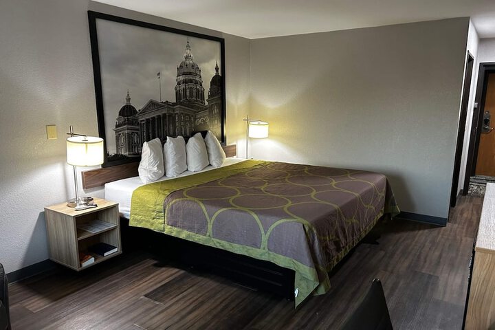 Super 8 by Wyndham Pella
