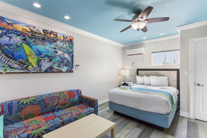 Bay Palms Waterfront Resort - Hotel and Marina