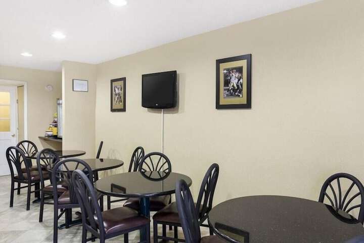 Studio 6 Luling LA