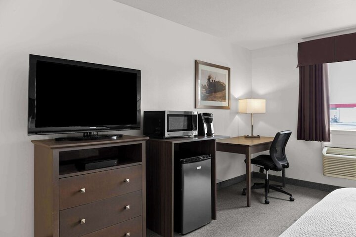 Days Inn by Wyndham Steinbach