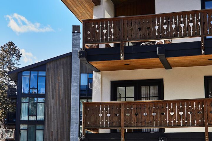 Goldener Hirsch Auberge Collection