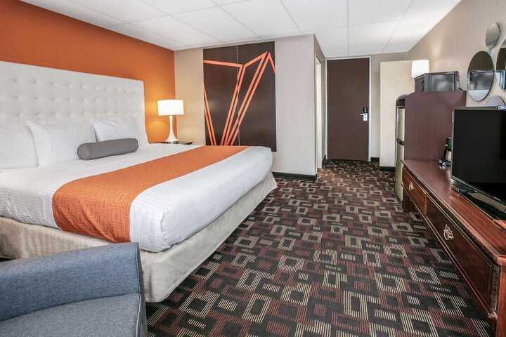 Room 12 of 18