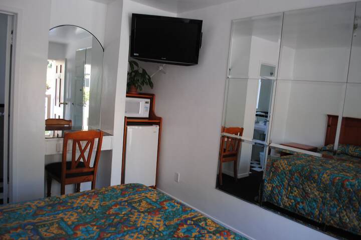 Room 15 of 33