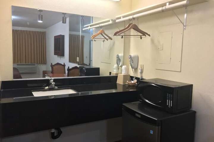 Room 10 of 16
