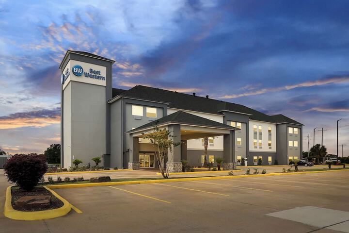 Hotel 2 of 32