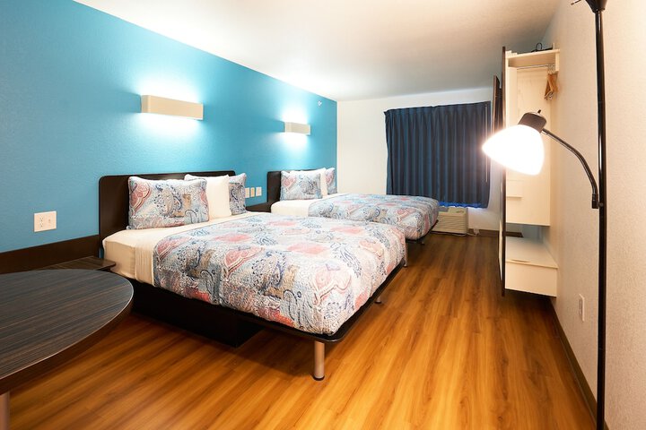 Room 12 of 16