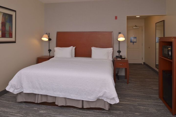 Hampton Inn & Suites Bakersfield North-Airport