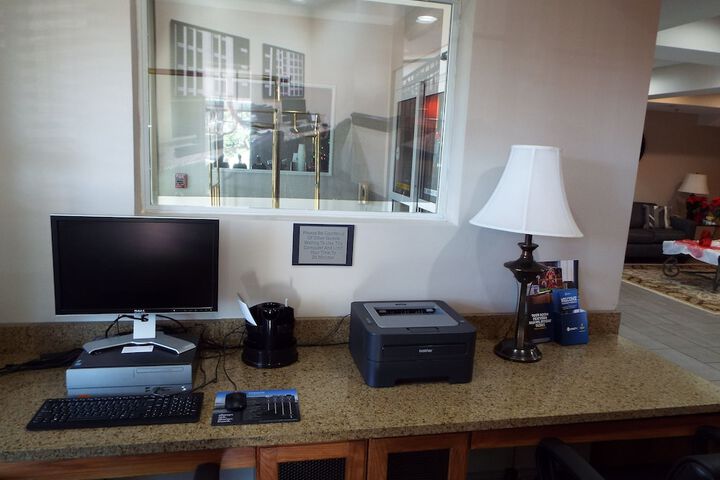 Business Center 25 of 26