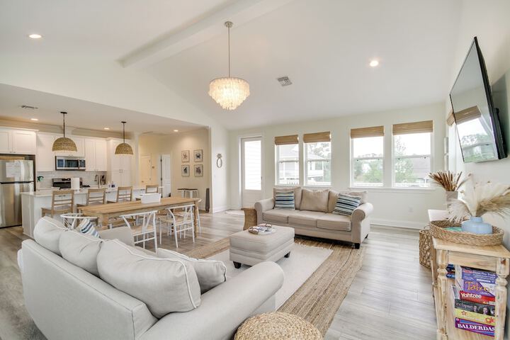 Waveland Vacation Rental w / Private Heated Pool