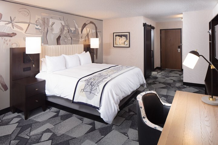 Saint Kate - The Arts Hotel