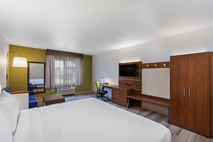 Room 16 of 40