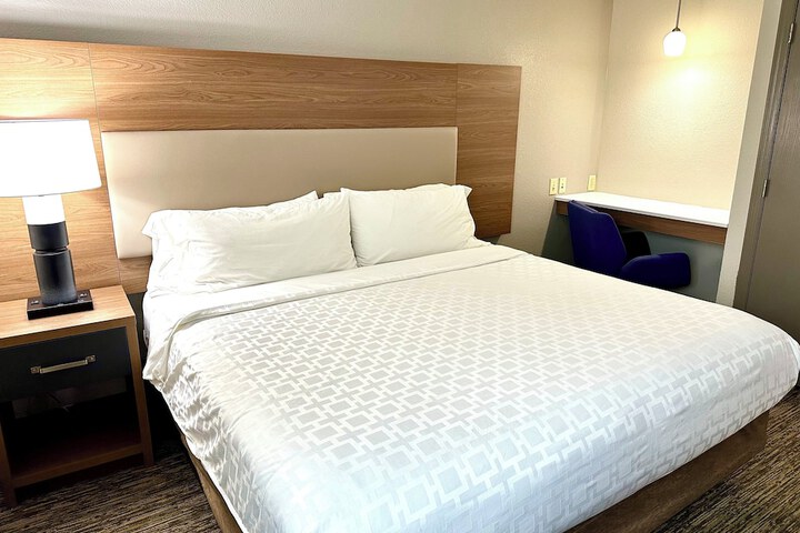 Room 17 of 32