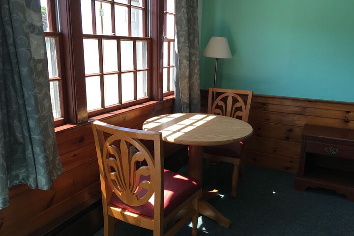 Room 11 of 37