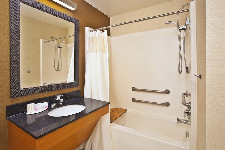 Fairfield Inn & Suites by Marriott Madison West / Middleton