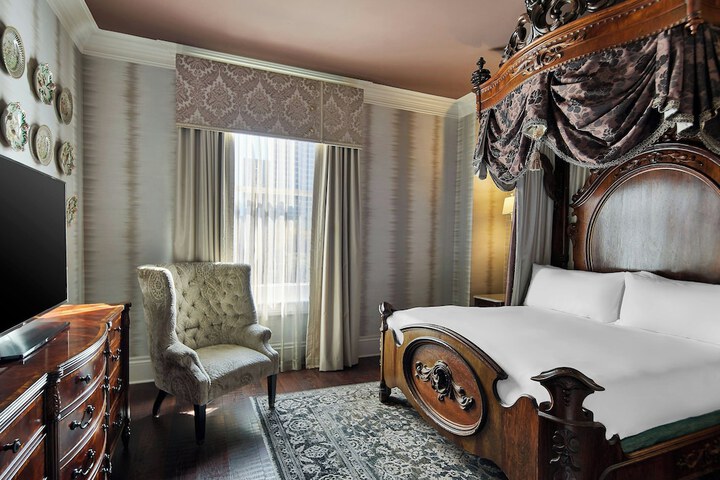 Room 147 of 212