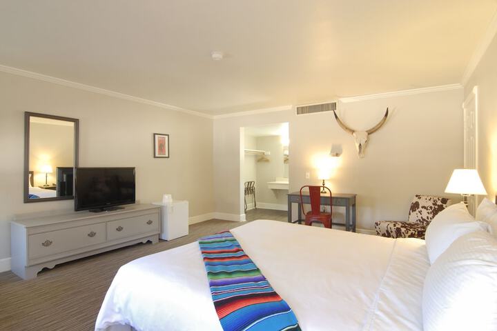 Room 52 of 91