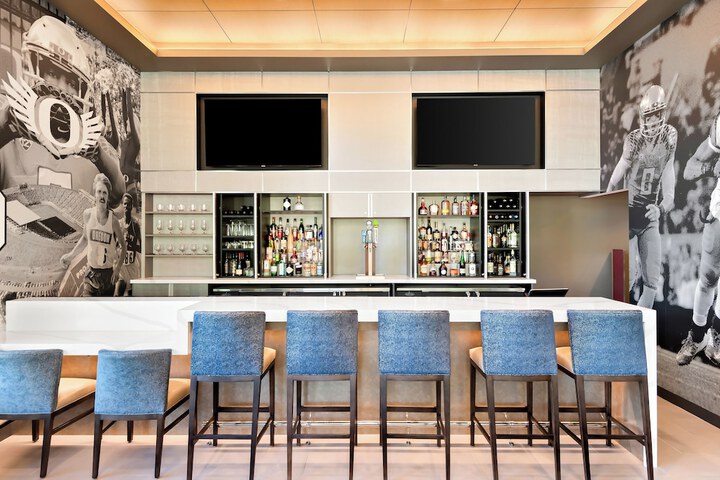 Lounge 79 of 86