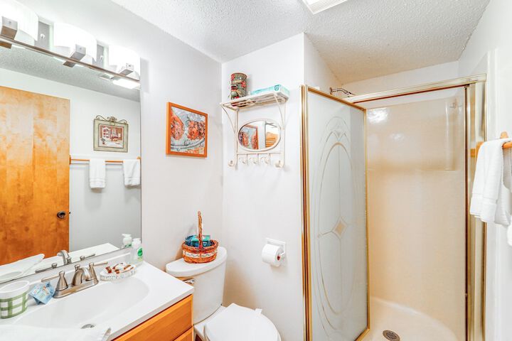 Lake & Pool Access! Outdoorsy Getaway in Newland