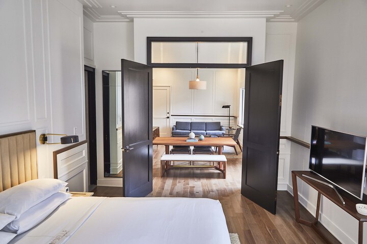 Room 43 of 108