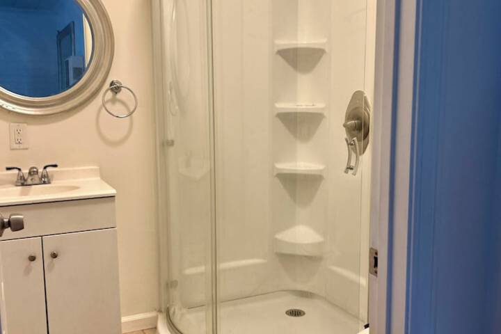 Room 32 of 65
