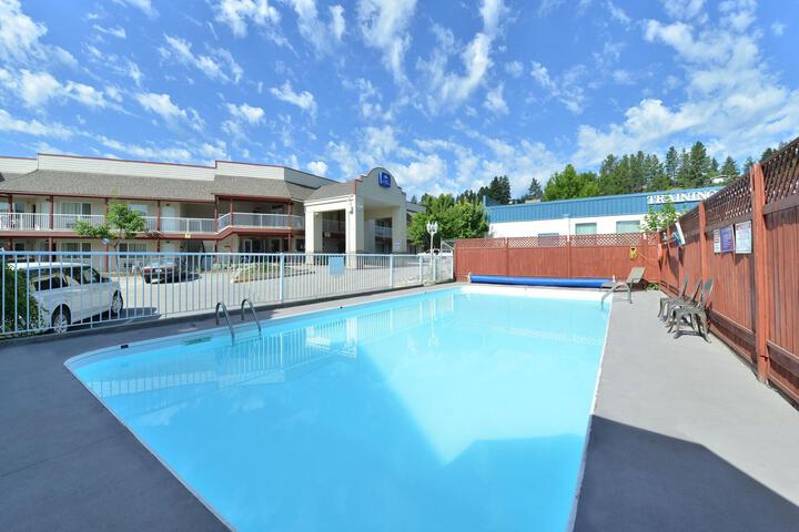 Canadas Best Value Inn and Suites Princeton