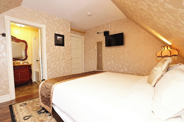 Room 179 of 252