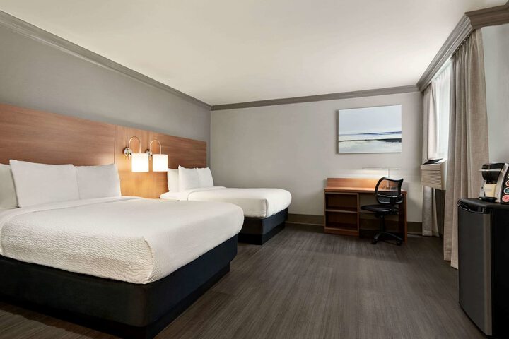 Room 12 of 25