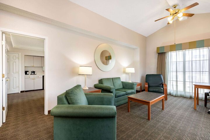 Room 10 of 30