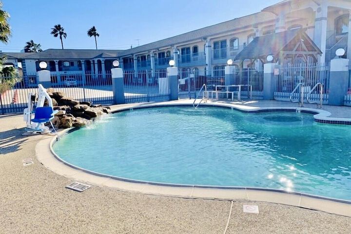 Sunrise Inn & Suites