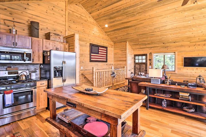 Jefferson Cabin w / Fire Pit: Near Hiking Trails!