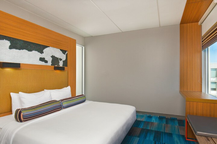Room 10 of 20