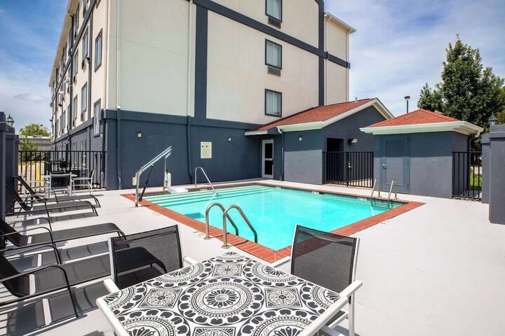 Pool 4 of 42
