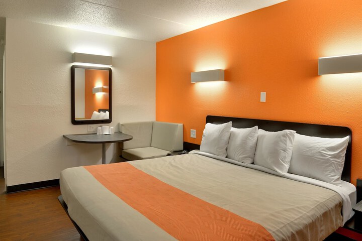 Room 18 of 26