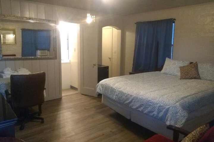 Room 6 of 14
