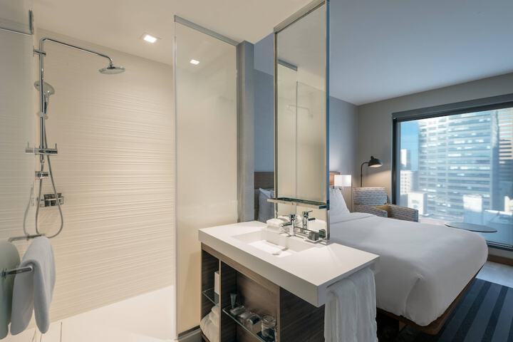 Room 32 of 90