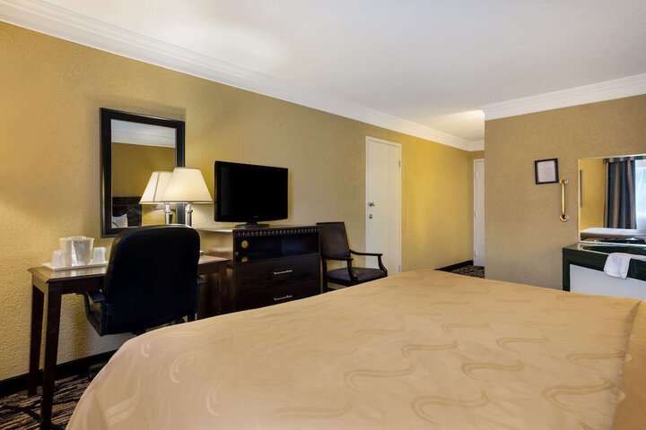 Room 26 of 89