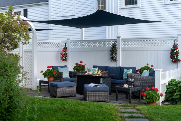 Old Harbor Inn