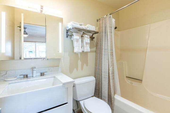 Telemark 5 4 Bedroom Condo by RedAwning