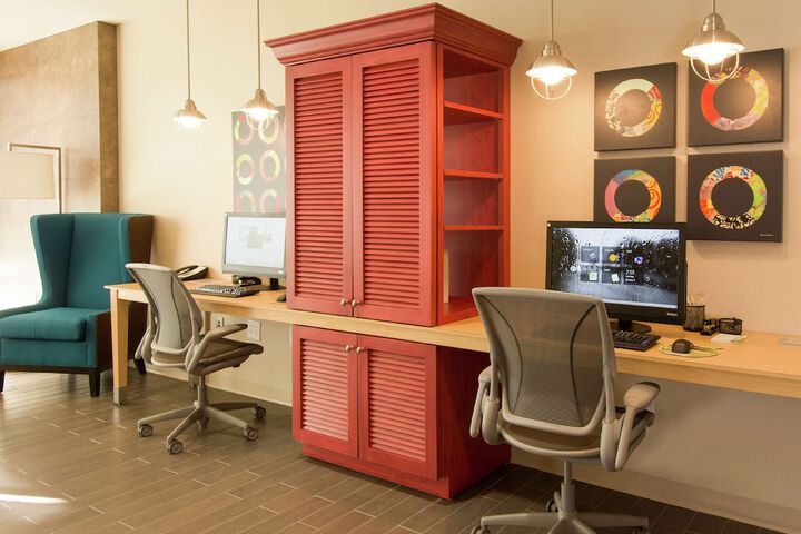 Business Center 36 of 38