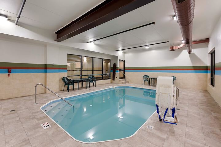 Red Roof Inn & Suites Columbus - West Broad