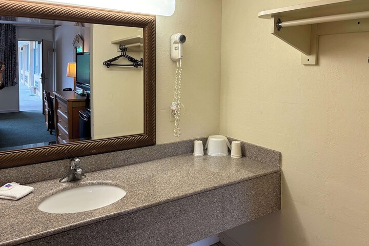 Motel 6 Pocomoke City MD
