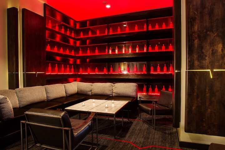 Lounge 46 of 53