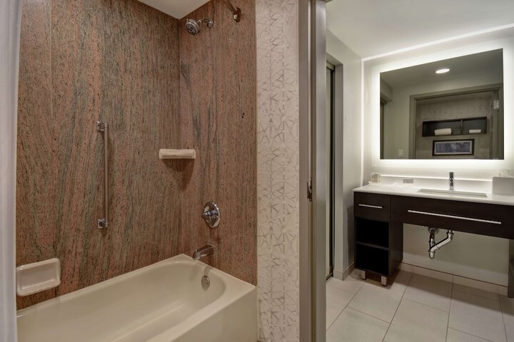 Homewood Suites by Hilton Edgewater